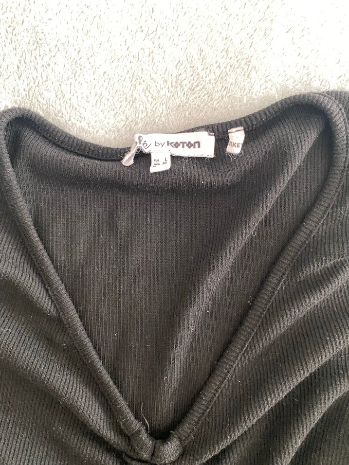 V Yakalı Siyah Kadın Bluz - Görsel 3