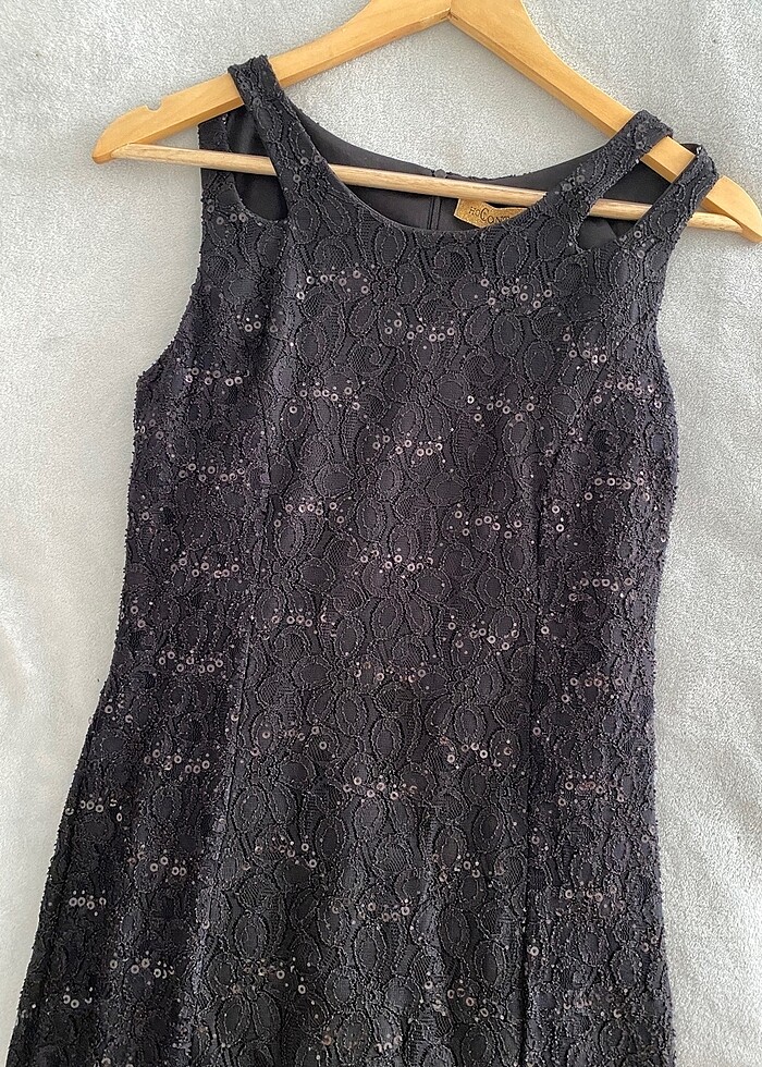 pullu kolsuz şık elbise midi - Görsel 3