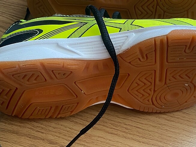 32 Beden sarı Renk Asics çok temiz 32,5 numara