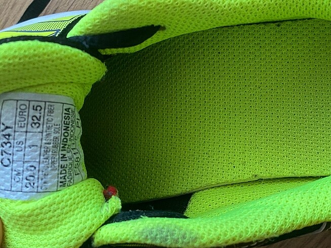 32 Beden Asics çok temiz 32,5 numara