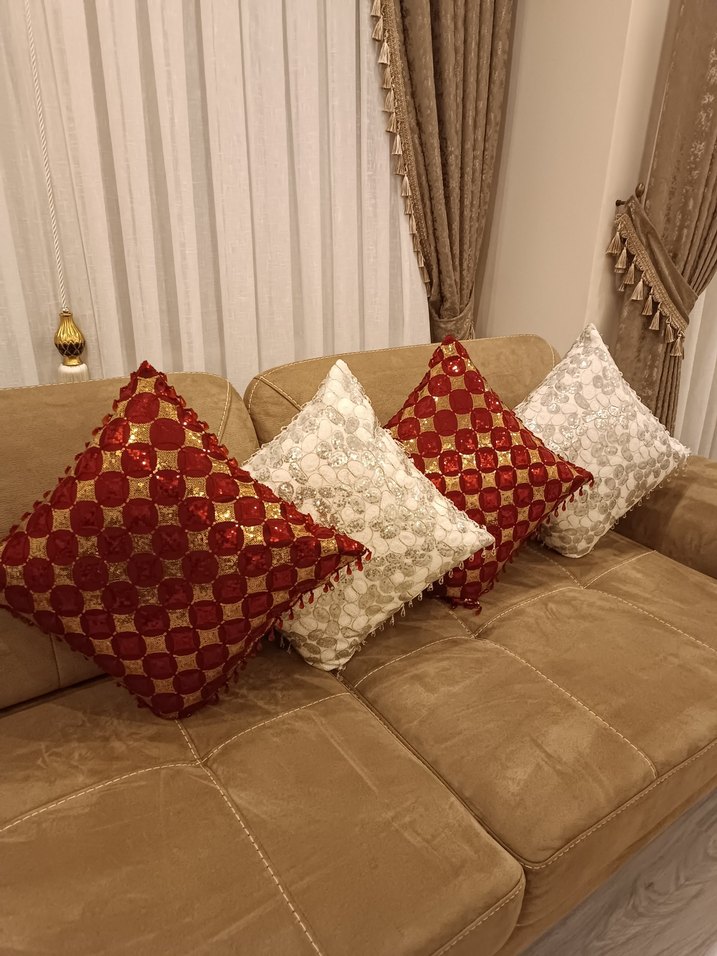 Kırmızı ve Gri El işi Boncuk İşlemeli Kirlent Kilifi - Görsel 3