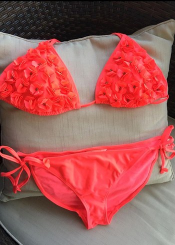 Neon Renk Fırfırlı Nakışlı Bikini