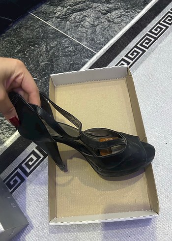 Siyah Topuklu Kadın Ayakkabı