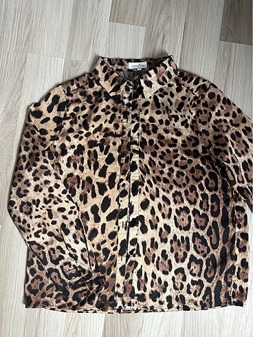 Stradivarius Leopar desenli gömlek M Beden