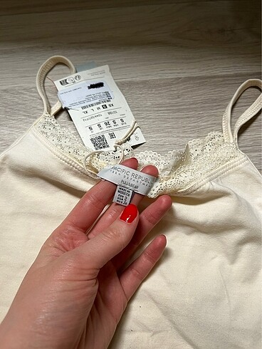 Pull and Bear Askılı, açık sarı renginde, dantelli, PullandBear