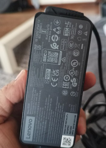 Lenovo Siyah Dizüstü Şarj Adaptörü - Görsel 2