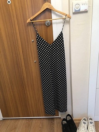 Zara puantiyeli askılı elbise