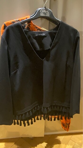 Zara Siyah püsküllü bluz