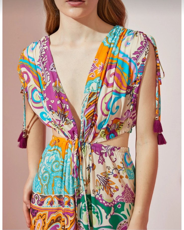 V Yaka Renkli Batik Desenli Uzun Elbise - Görsel 5