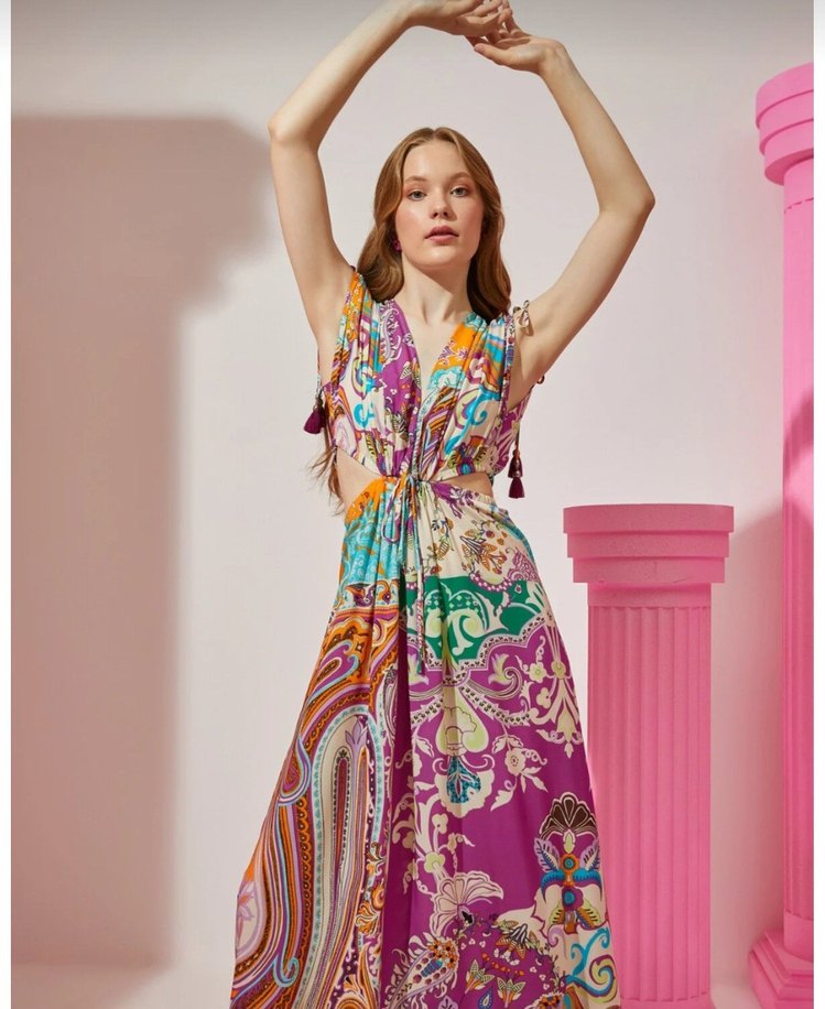 V Yaka Renkli Batik Desenli Uzun Elbise - Görsel 2