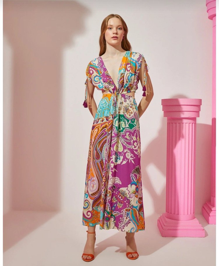 V Yaka Renkli Batik Desenli Uzun Elbise - Görsel 3