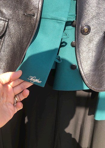 Drapeli Siyah Deri ceket gömlek ve etek - Görsel 4