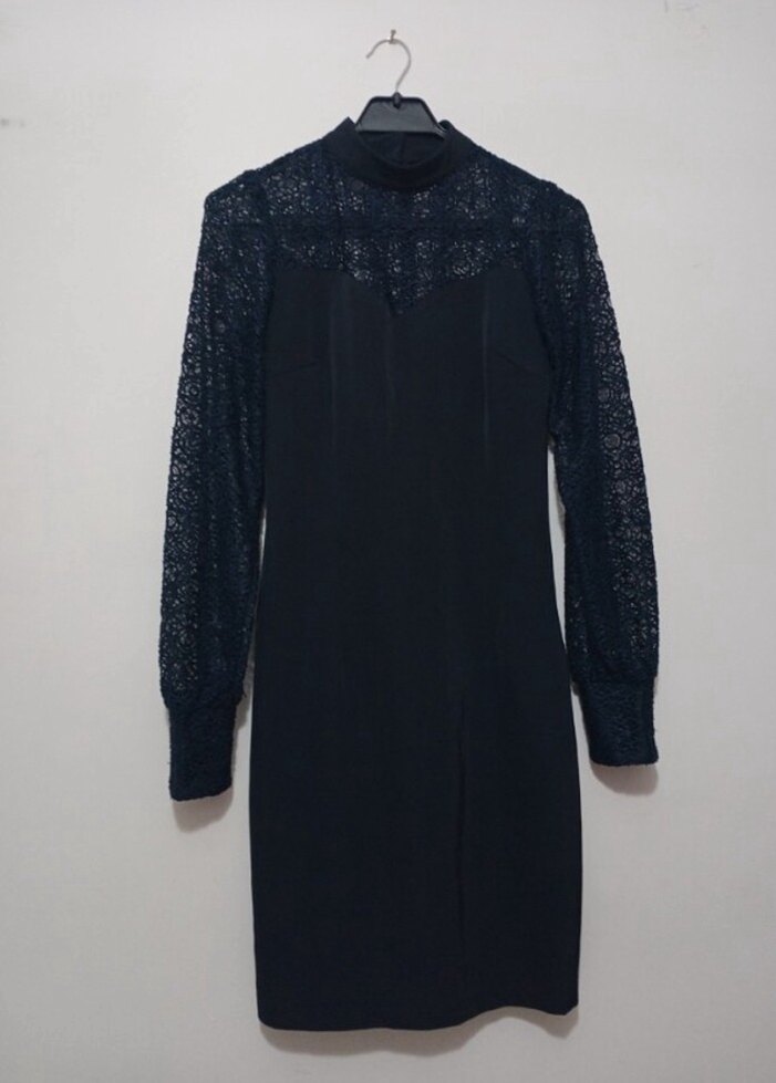 Siyah Dantel Detaylı Yüksek Yaka Uzun Kollu Balık Elbise - Görsel 3