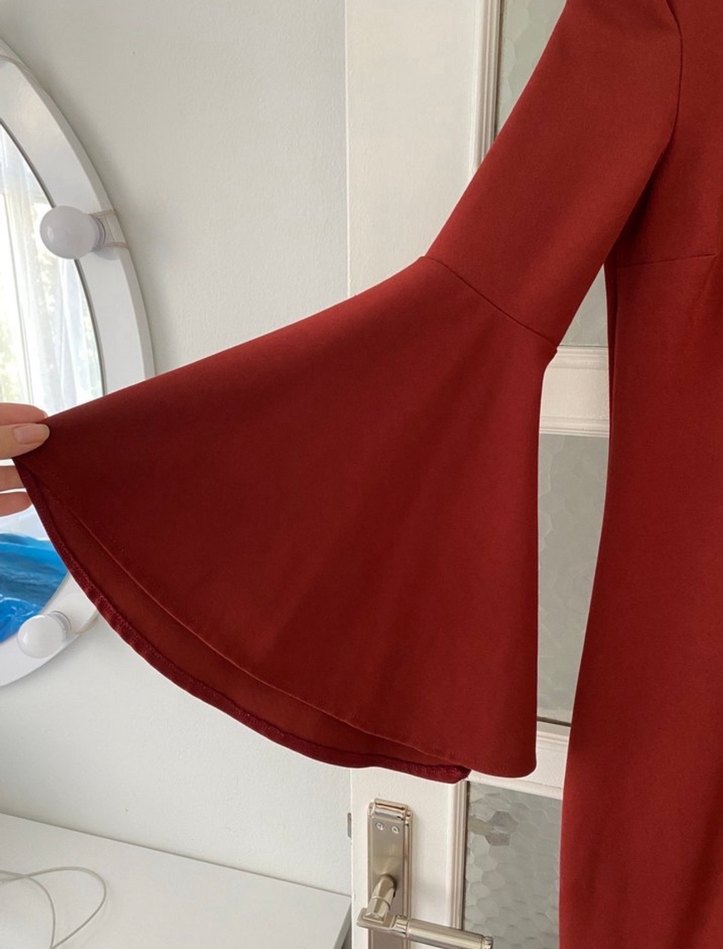 Bordo Kolları ve Etekleri Fırfırlı Balık Elbise - Görsel 3