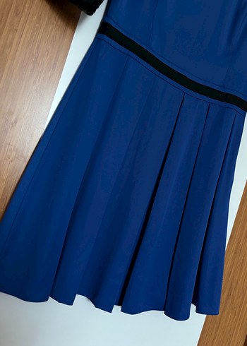 Mavi Siyah Dantelli Etekleri Pileli Kısa Elbise - Görsel 5