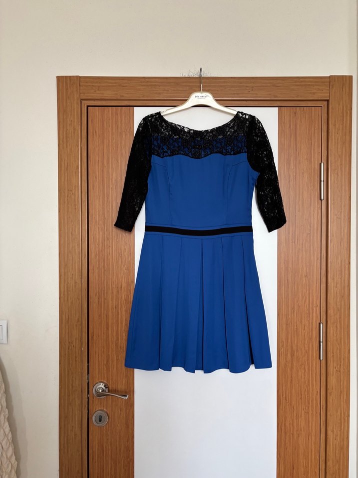 Mavi Siyah Dantelli Etekleri Pileli Kısa Elbise - Görsel 3