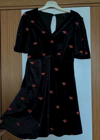 Gül Nakışlı Siyah Mendil Kol V Yaka Süet Elbise - Görsel 5