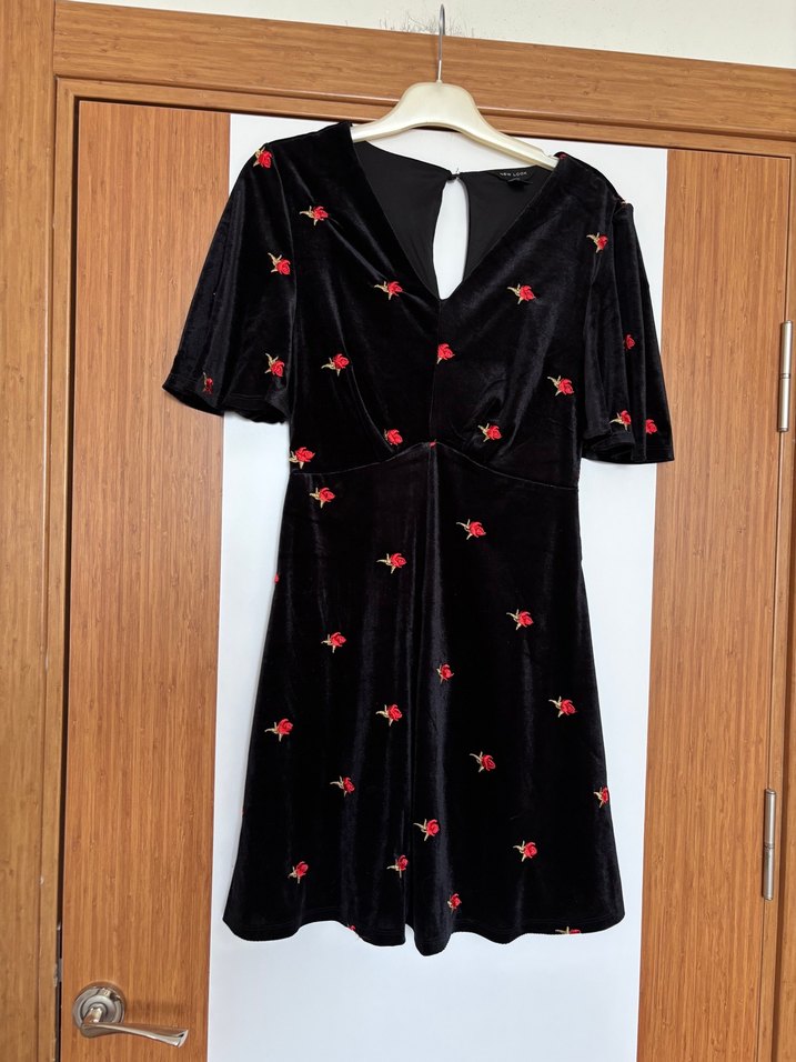Gül Nakışlı Siyah Mendil Kol V Yaka Süet Elbise - Görsel 2