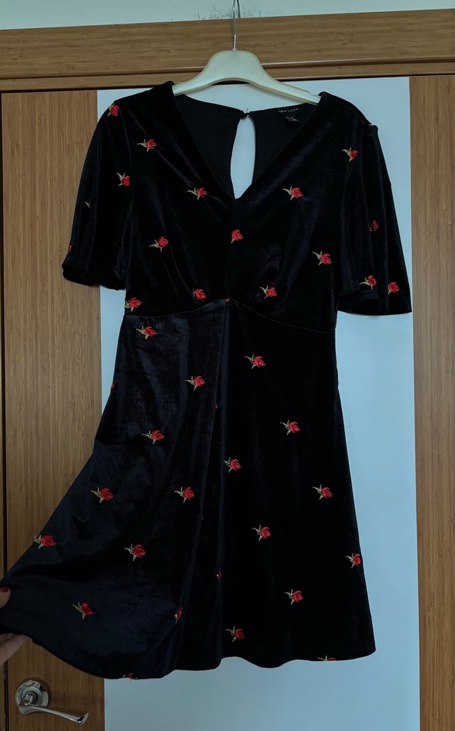 Gül Nakışlı Siyah Mendil Kol V Yaka Süet Elbise - Görsel 5