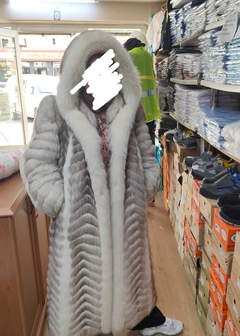 Uzun Gri Kürk Detaylı Kadın Kaban