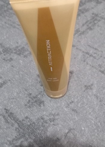 Beden Avon Attraction Vücut Losyonu 125 ml