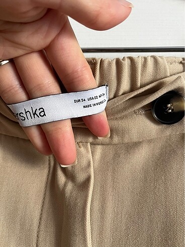 34 Beden ten rengi Renk Bershka kumaş şort