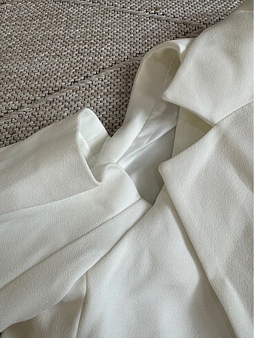 38 Beden beyaz Renk Dilvin beyaz ceket elbise. Bekarlığa veda partilerinde giyilebil
