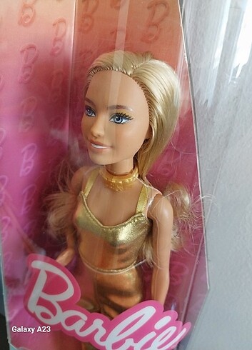 Barbie Fashionistas Gold