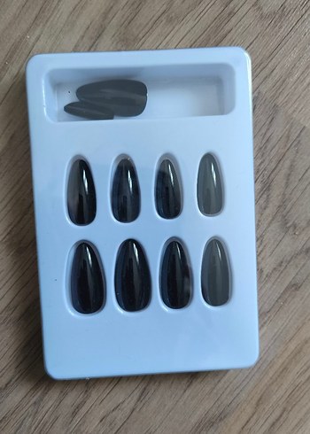 Gold Beauty Siyah Takma Tırnak Seti - Görsel 2