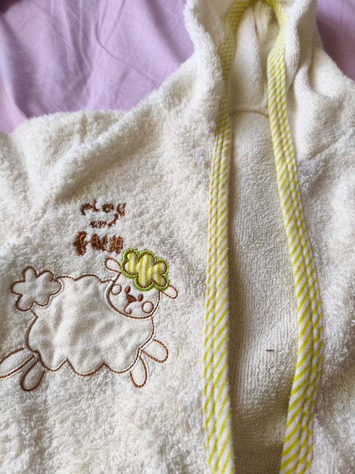 Nakışlı Beyaz bebek Bornoz - Görsel 2