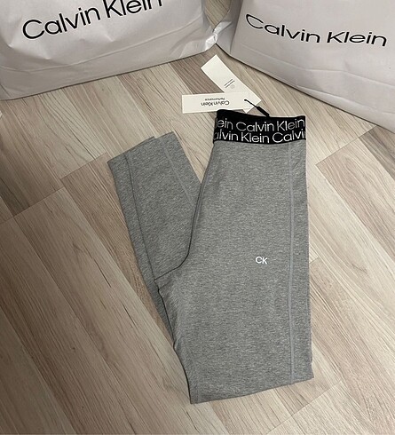 Calvin Klein Tayt