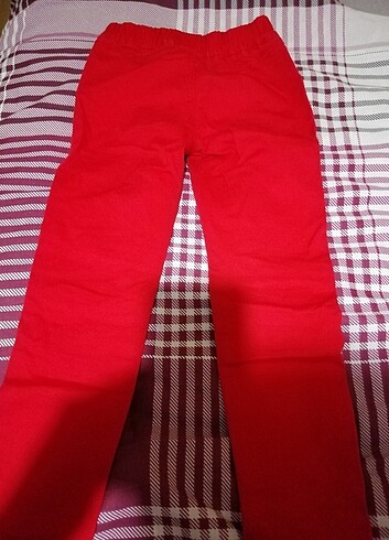 5 6 yaş kırmızı pantolon