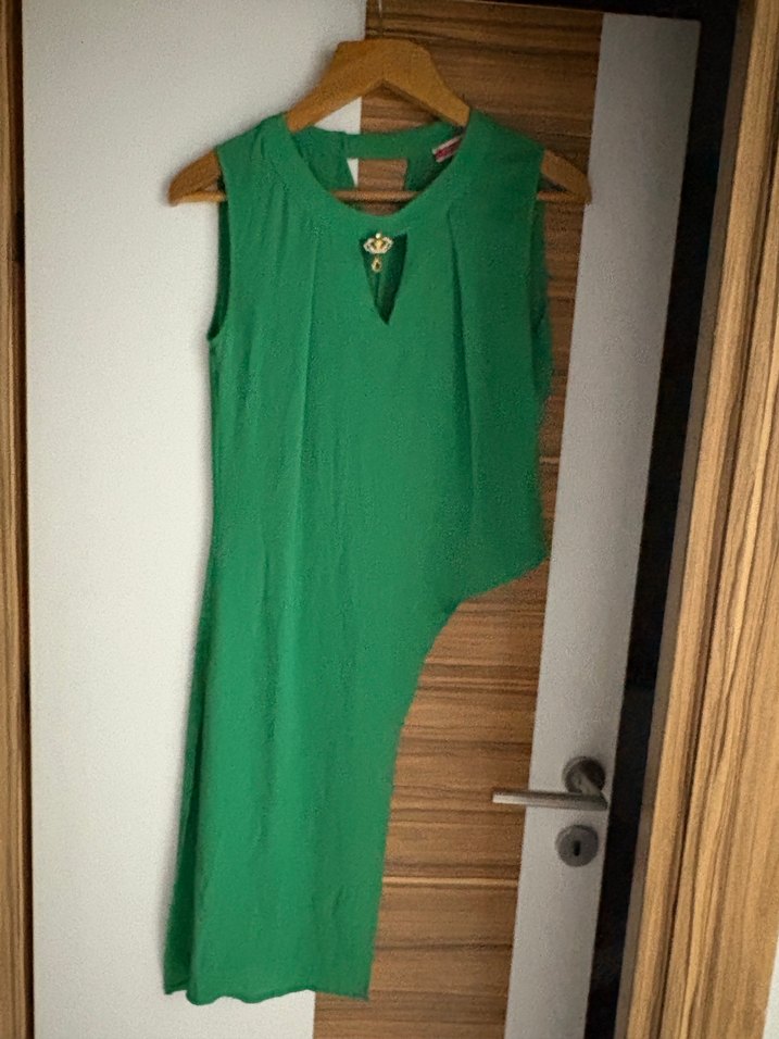 Yeşil V Yakalı Düğmeli Kadın Bluz - Görsel 2