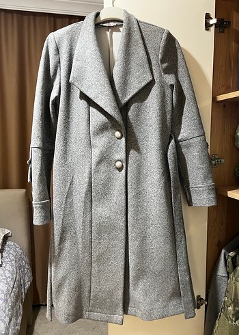 Gri Kemer Detaylı Uzun Kaban - Görsel 4