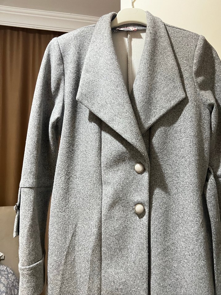 Gri Kemer Detaylı Uzun Kaban - Görsel 3