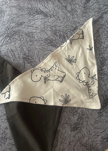 Gri Desenli Bebek Önlüğü - Görsel 2