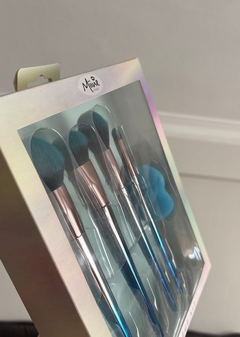 Beden Pastel Mavi Makyaj Fırça Seti ve Sünger