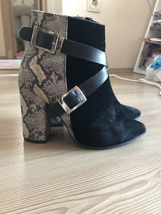Zara Az kullanılmış butikten alınmış siyah bot