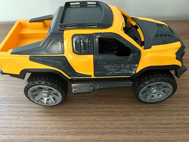 Oyuncak 4*4 jeep araba