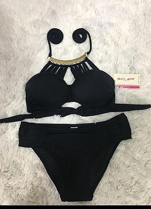Siyah destekli bikini 