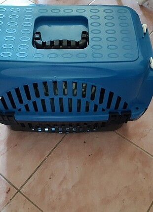 Evcil hayvan taşıma kutusu