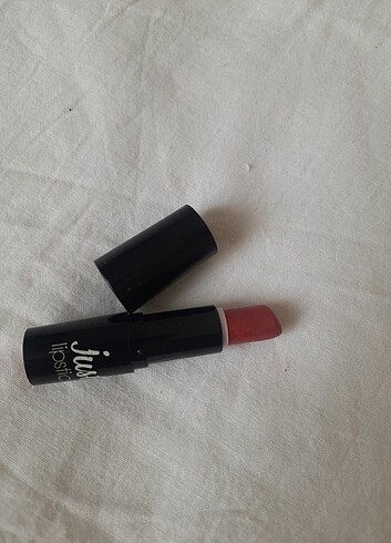 Beden Flormar Just lipstick 02 Rose boom