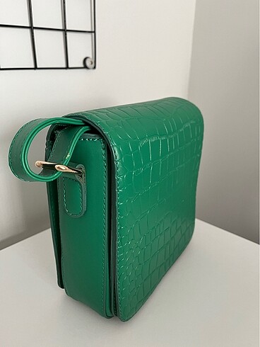 Adl Yeşil Çanta - Görsel 3