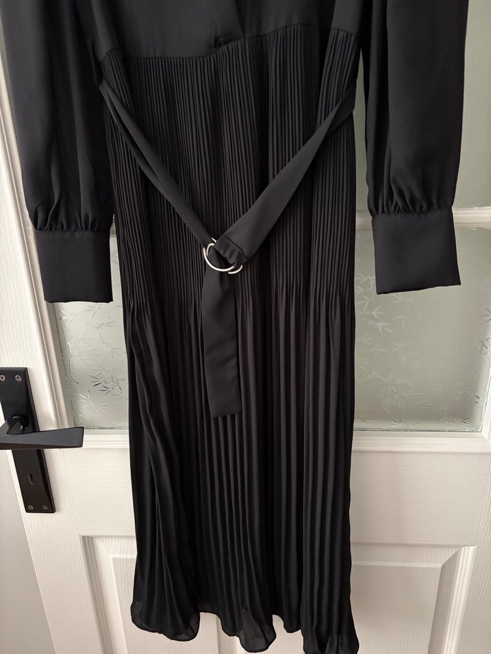 Siyah Piliseli Uzun Kadın Elbise - Görsel 3