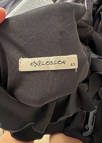 Siyah sırt detaylı elbise - Görsel 5