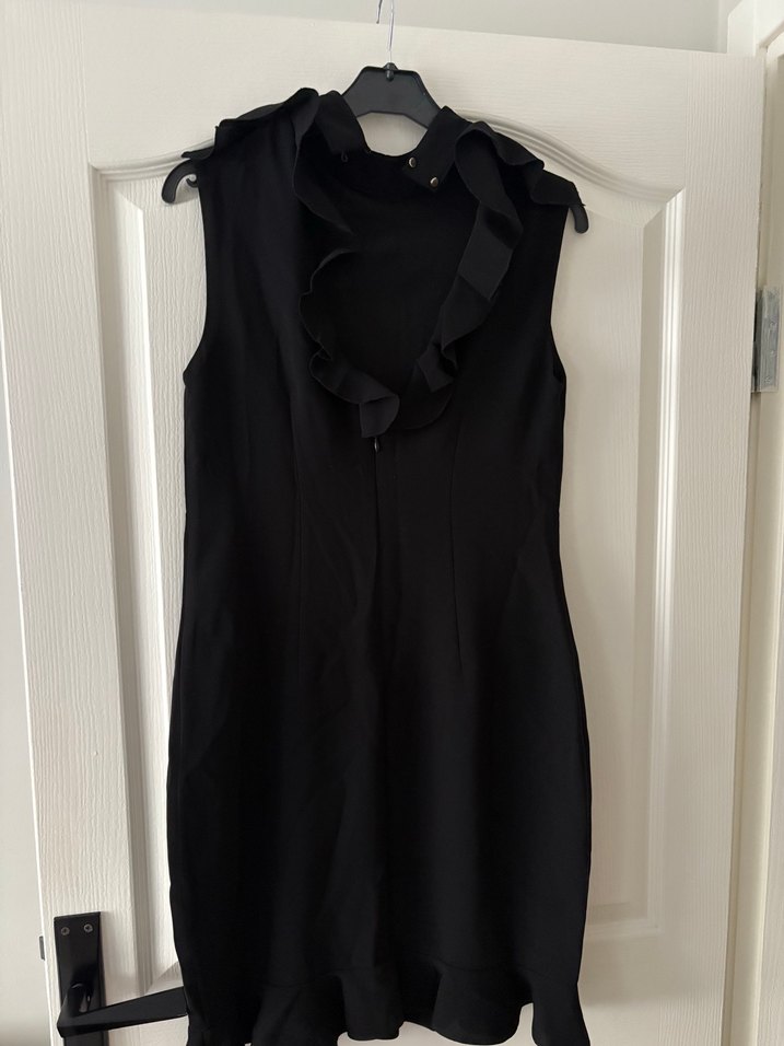 Siyah sırt detaylı elbise - Görsel 2