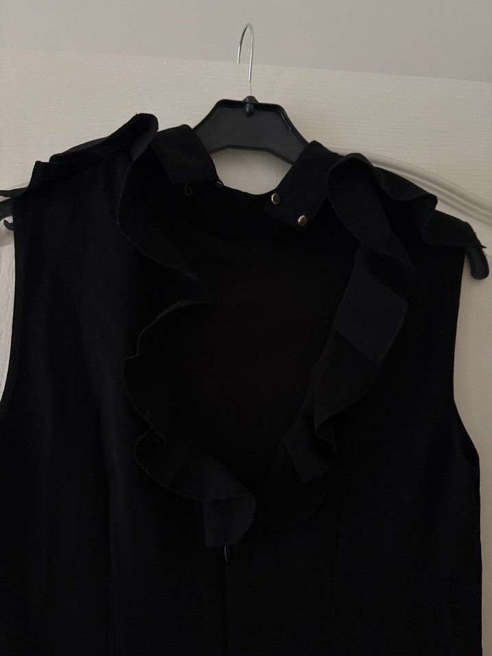 Siyah sırt detaylı elbise - Görsel 3