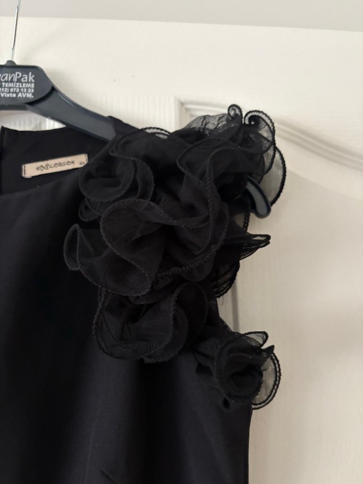 Siyah kol detaylı kısa elbise - Görsel 2