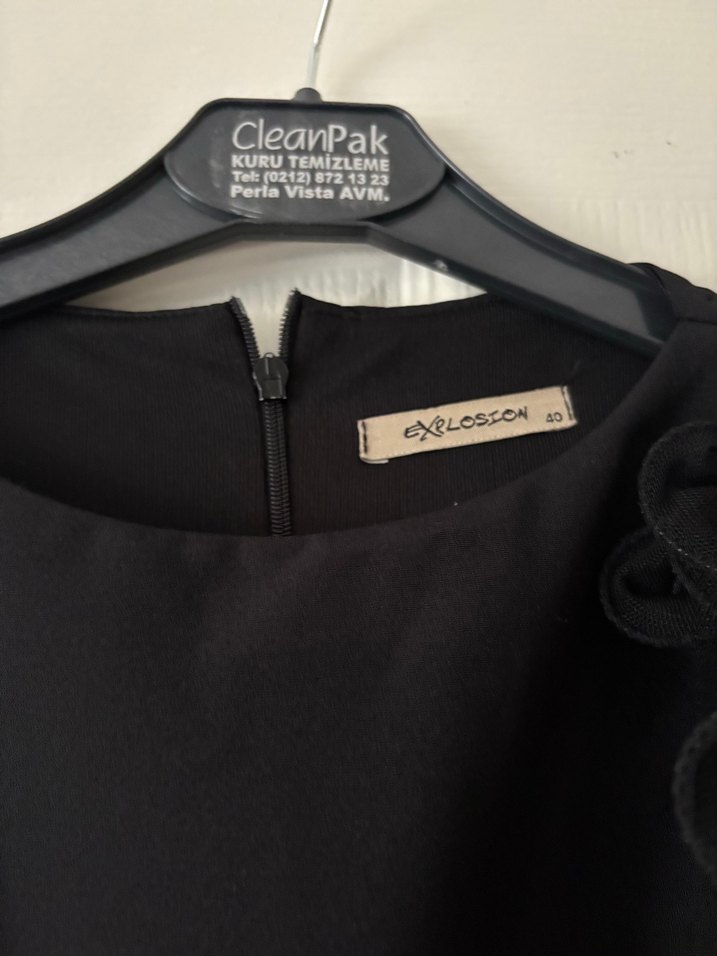 Siyah kol detaylı kısa elbise - Görsel 3