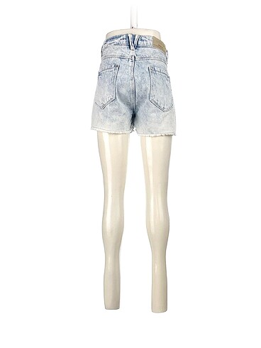 34 Beden Stradivarius Mini Şort %70 İndirimli.